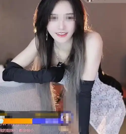 爱用可乐浇下体洗脚水拌面的主播还喜欢踩在女人脸上