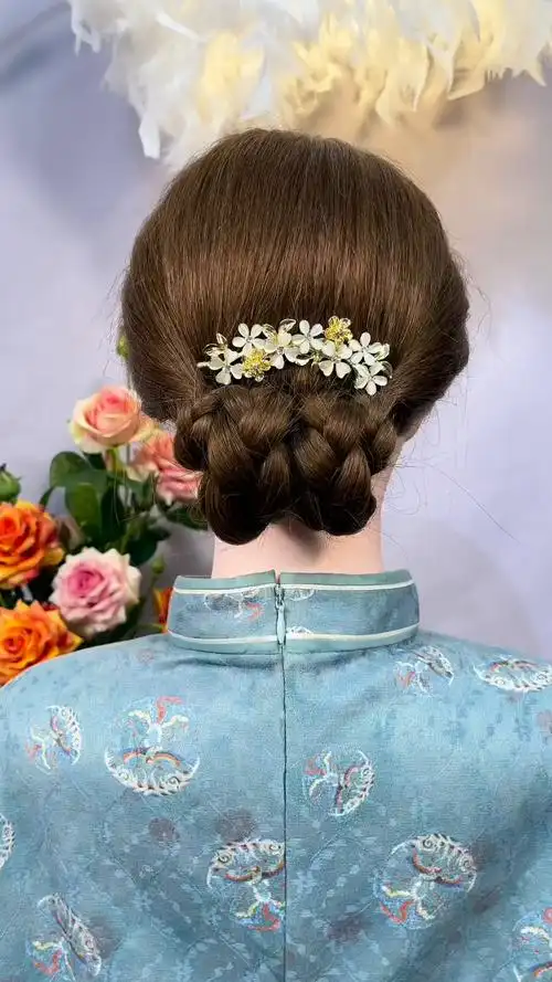 春天穿旗袍的盘发