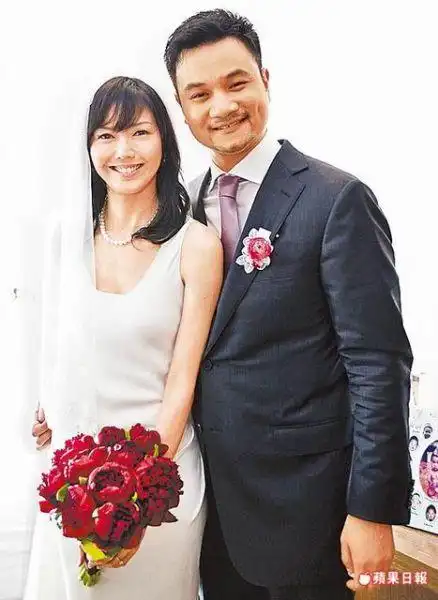 孙燕姿与老公秀甜蜜