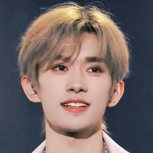 78就连卧蚕也亮晶晶玺宝笑起来太好看啦我心软软@tfboys-易烊千玺