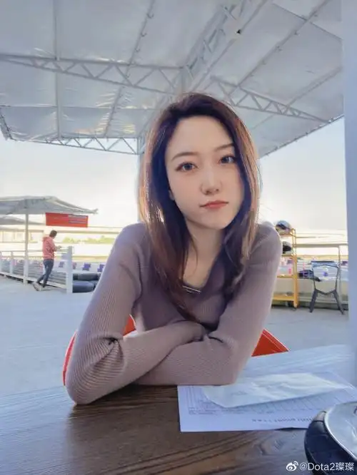 dota2解说璨璨卡丁车开的手都酸了