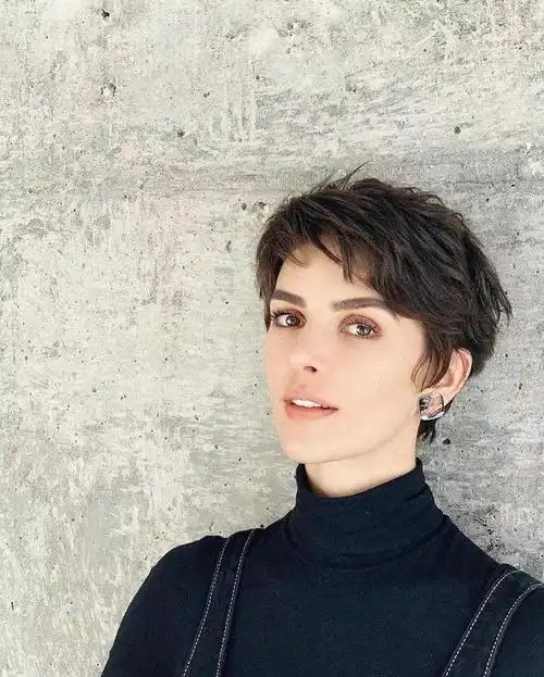 最流行的短发女图片(2022年流行的短发型女图片)-天晟网