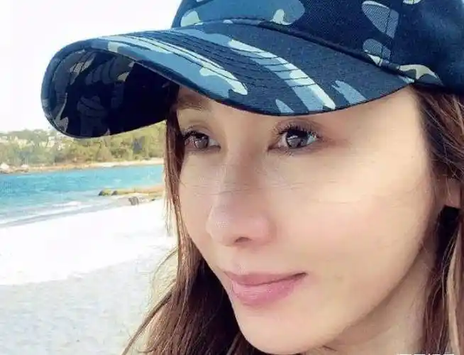 黎姿素颜近照曝光,五官精致无可挑剔,皮肤状态很好_气质_女神_衣服