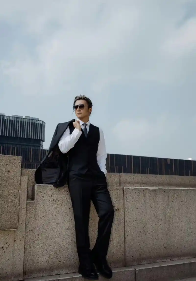 谢霆锋的新发型真的很帅.[微笑][大笑][坏笑]