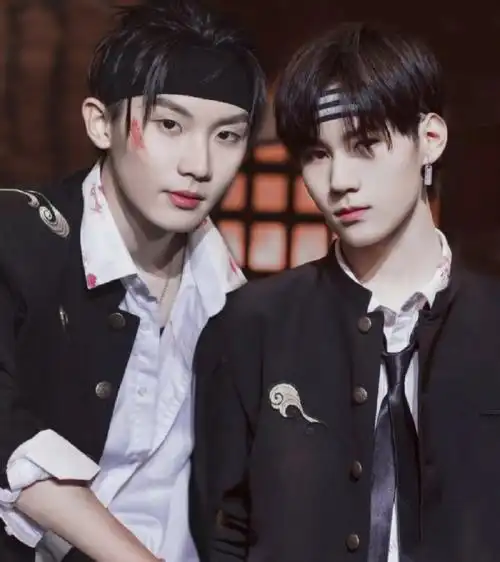 马嘉祺说真源生日快乐#马嘉祺晒合照发博为张真源庆生,真源宝宝扇日