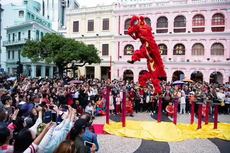 澳门:舞龙舞狮庆新春