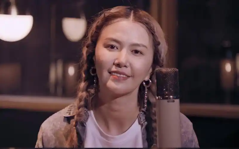 【谭维维】《阿果》平静却又动人 一开口就是故事