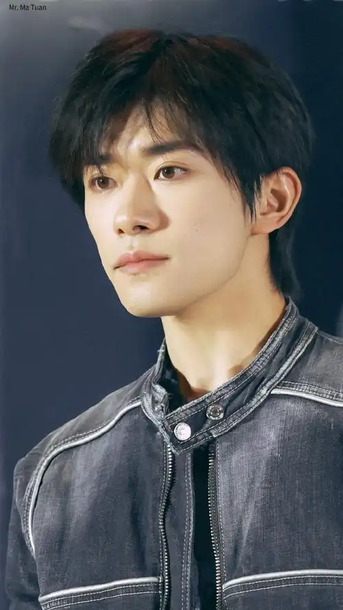 好漂亮的眼睛98#易烊千玺破洞针织内搭