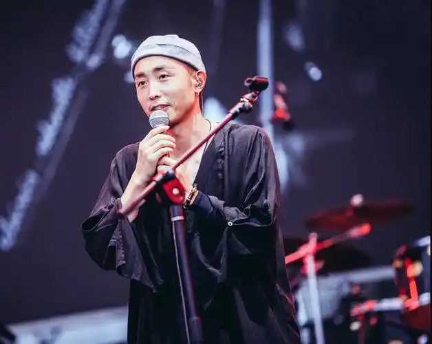 夏小虎(中国内地民谣男歌手)_尚可名片