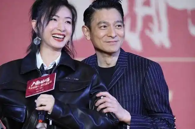 刘德华刘若英再度合作人潮汹涌主题曲奶茶的声音就是好听