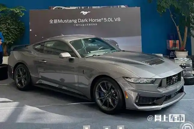 mustang dark horse除轴距外均比2019款野马gt和竞争对手奥迪rs5更大.