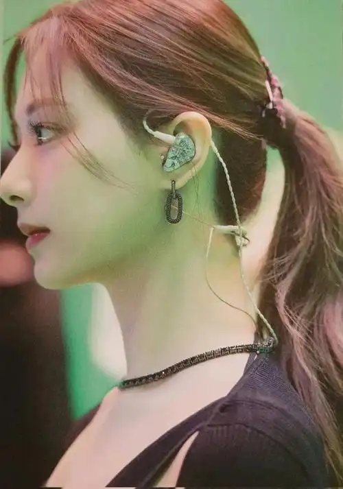 韩国女团twice的成员——周子瑜