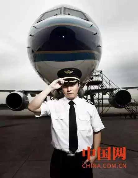 比起王宝强离婚 这位机长更值得上头条