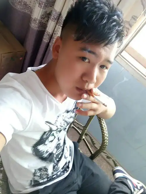 【帅男秀场】陈才 19岁 双子座 挖挖机?