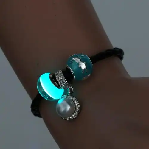 新品发光小饰品 创意款珍珠夜光手饰现货批发 外贸热销欧美手链