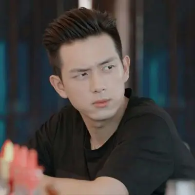 冷澈/亲爱的热爱的李现可爱头像/dt扯扯裙边