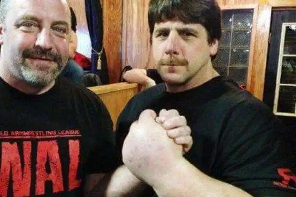 世界上最大的手掌手掌长度高达25厘米