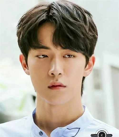 韩式男生短发推荐 三七分逗号刘海最潮_韩式男发 - 美发站