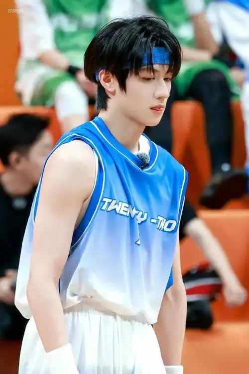 朱志鑫露腹肌##22x日志