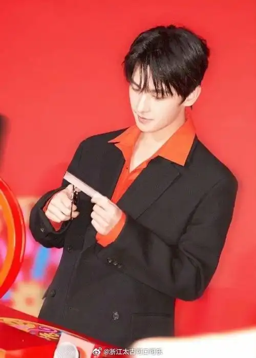 杨洋摘面具##杨洋可口可乐全球品牌代言人##浙太好喝了