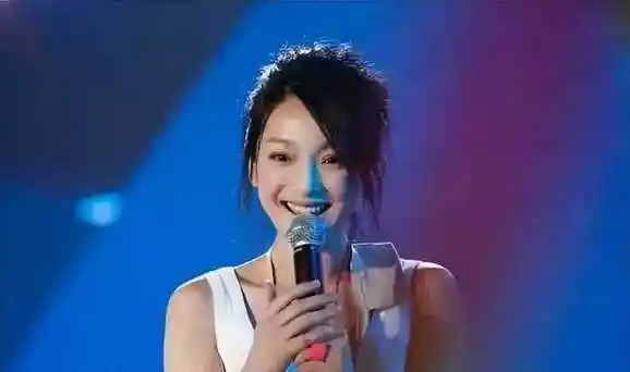 陈凯歌评价周迅:"如果身高再多10cm,整个世界就是她的"_演技_感情