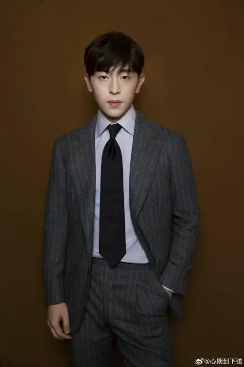 邓伦##邓伦粉丝##邓伦现状#    翩翩少年  西装伦