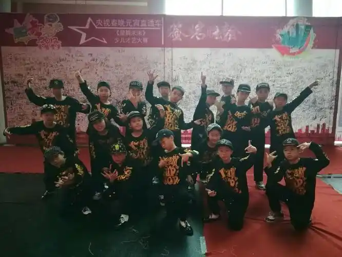 1.7/8 cdwinnerkidscrew.张家班 四川电视台"星舞未来"少儿春晚