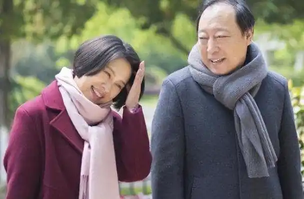 事实证明,如今的倪大红,早已走上另一条"大道"