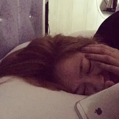 0213 翻身发现旁边睡着超级赛亚人