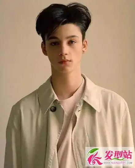 男生侧分长发斜刘海 偏分设计更显帅气_发型站_最新流行发型设计发型