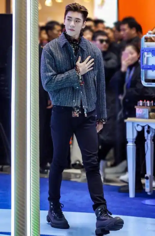 学王子异的撩妹技能单靠一条毒液裤分分钟帅出天际