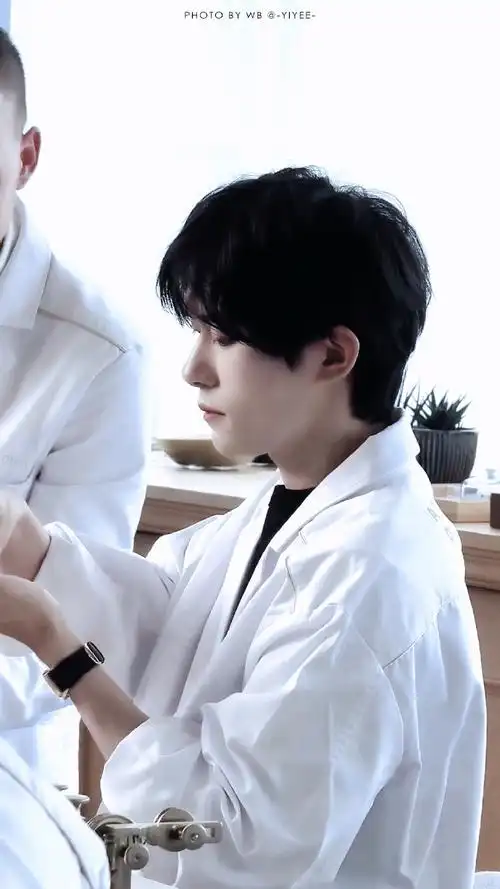 98990802白衣天使小羊医生～～    #易烊千玺积家全球代言人