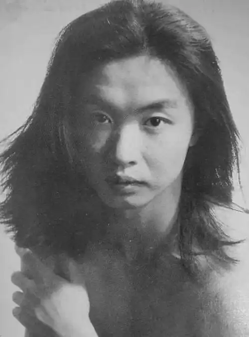 金星是一位从男到女,从娶妻到嫁人的女性.她的人生充满传奇色彩!