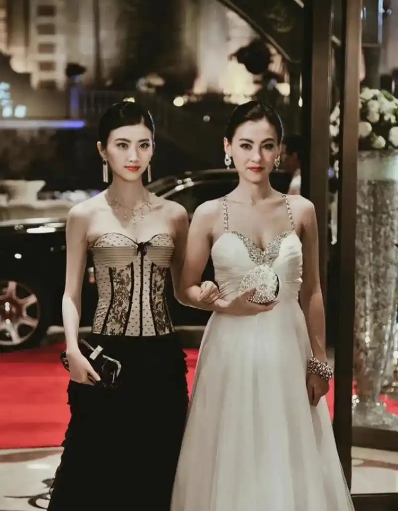 张柏芝和景甜两个人的同框,可谓是赏心悦目,根本让人无暇去对比,只会