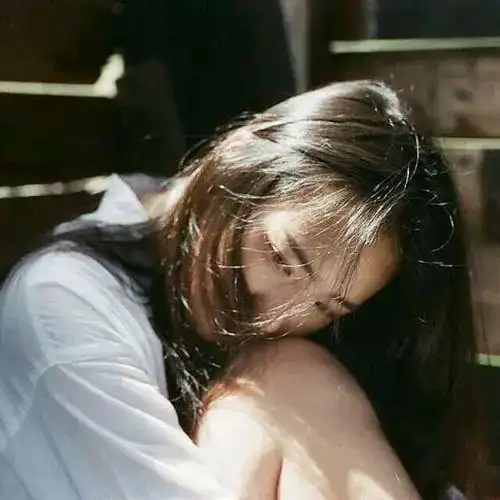 有什么一看就很悲伤的女生头像