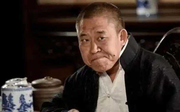 这2位男星一个比一个丑,老婆却一个比一个漂亮,他们凭什么?