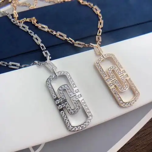 柔和饰界的优惠券大全—18k玫瑰金镶嵌进口莫桑石铂金回形针项链毛衣