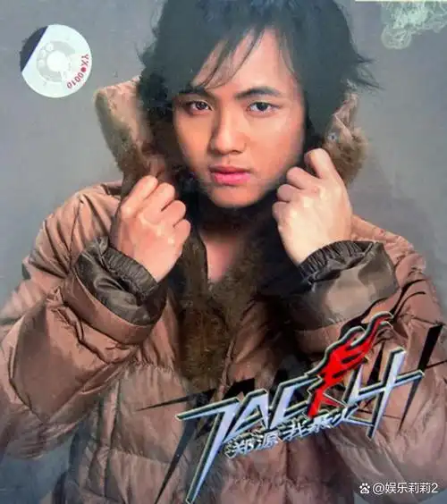 事实证明,42岁的郑源因病"消失"后,走上了另一条"康庄大道"