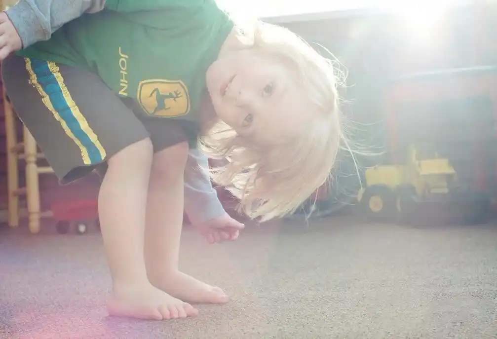 我们都爱看小孩子卖萌可爱表情.