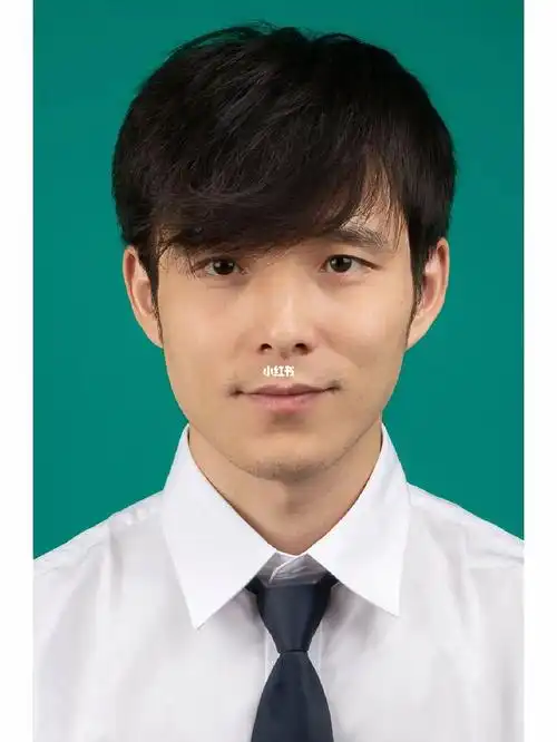 白衬衣领带证件照