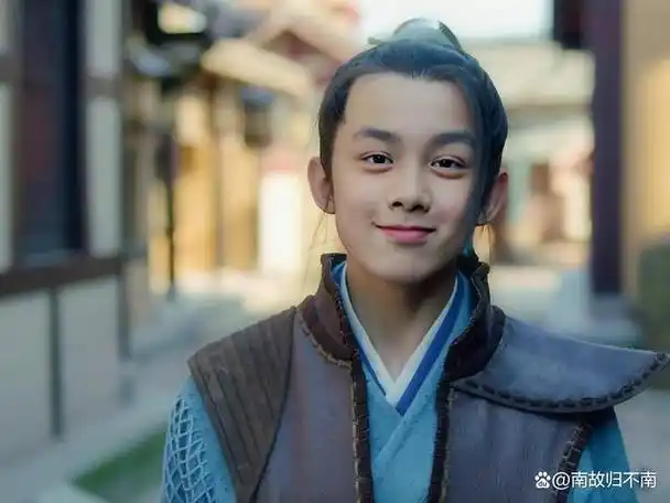 吴磊:一句话就化解迪丽热巴的年龄焦虑,凭实力带着姐姐暴富