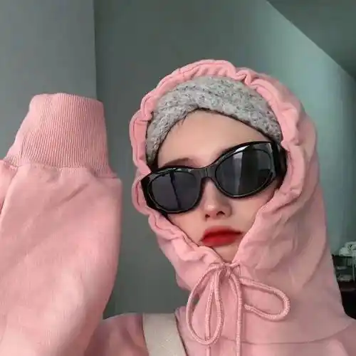 可爱沙雕女生戴墨镜头像