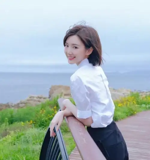 毛晓彤学生短发造型 简约清新又文艺_明星发型 - 美发站