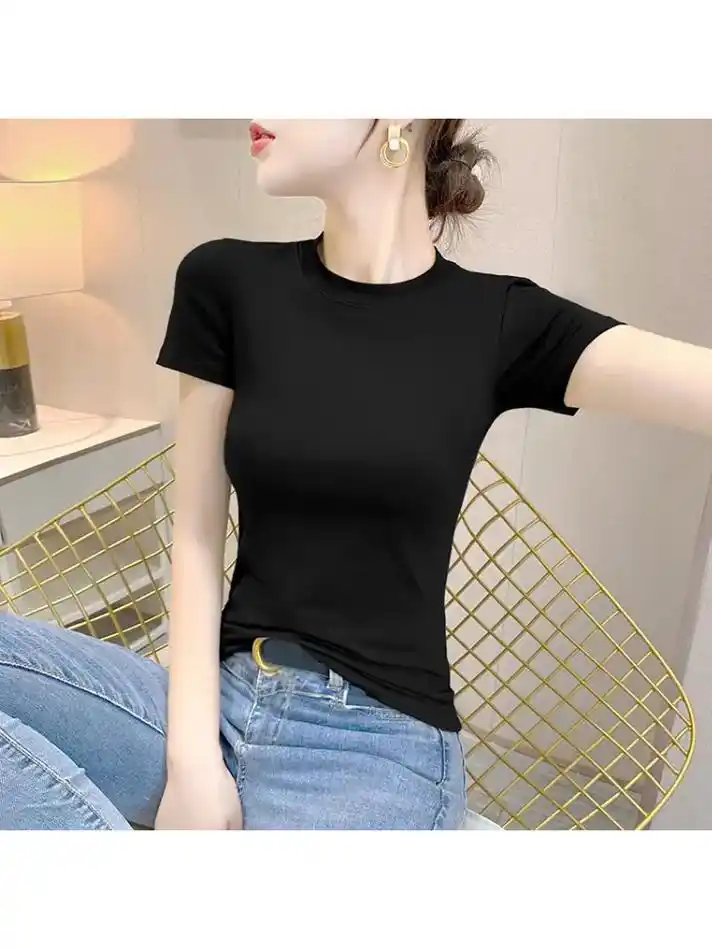 黑色小半高领短袖t恤,简约大方,搭配牛仔裤或半身裙都很好看. - 抖音