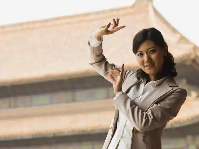 故宫,宫殿,站,举,笑,微笑,露齿笑,横图,室外,白天,仰视,北京,中国