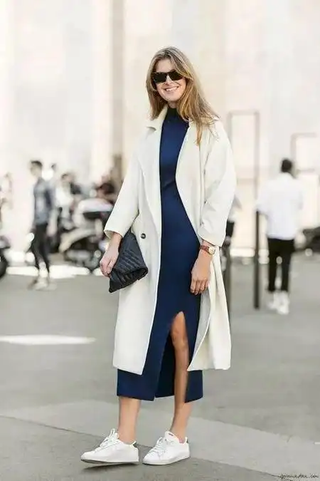 look1:大衣 裙子流行十年不过时的大衣搭配对于那些追求细节美的时尚