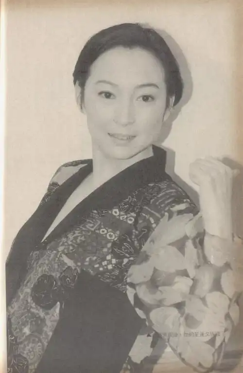 有一次,方芳和张国荣等人一起节目,在聊到港台明星去外国领奖时,方芳