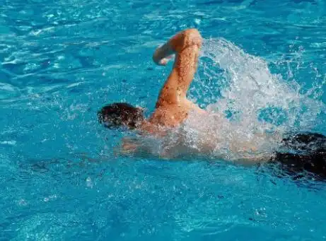 学了几天游泳竟然自己会独立游泳了想在朋友圈里感慨一下应该怎么发