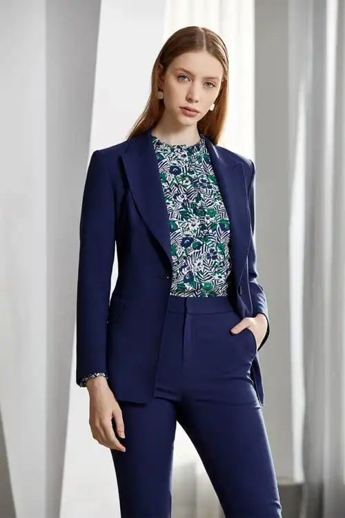 藏蓝色西服套装