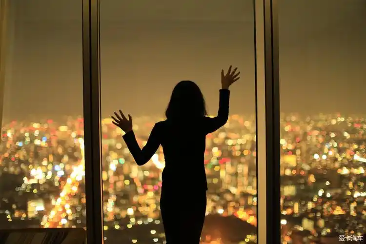 几张背影,请自行忽略跑焦问题.